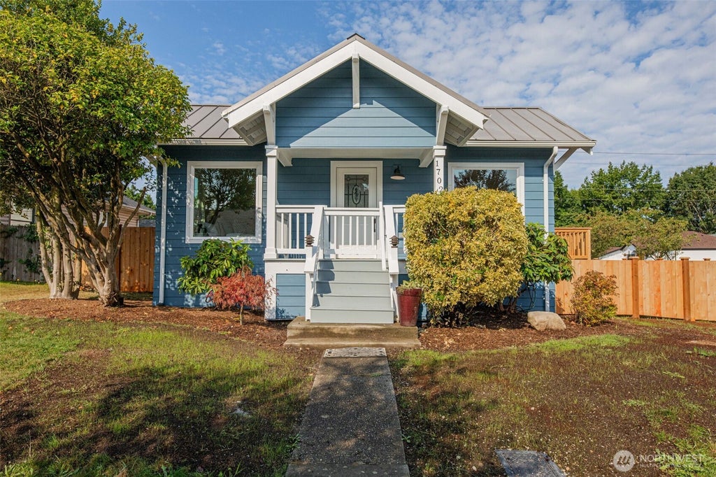 Photo of 1702 Rainier Avenue, Everett, WA 98201 (MLS # 2568771)