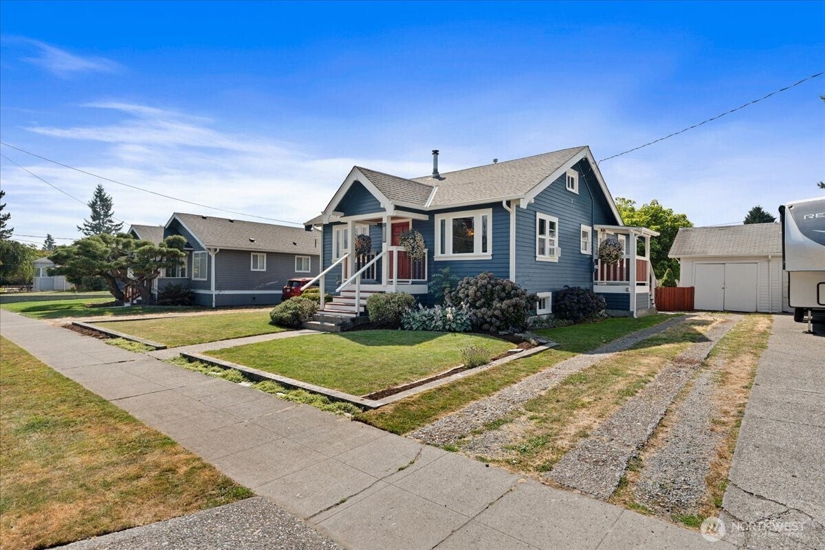 1138 Pioneer Street