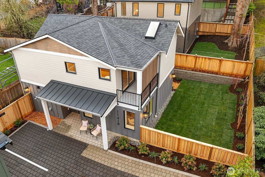 Photo of 11418 NE 90th Street, Kirkland, WA 98033 (MLS # 2493812)