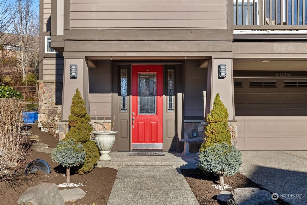 Photo of 6810 Pinehurst Avenue SE, Snoqualmie, WA 98065 (MLS # 2327223)
