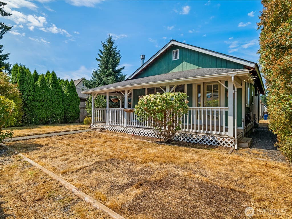 Photo of 206 Kentucky Avenue, Granite Falls, WA 98252 (MLS # 2573067)