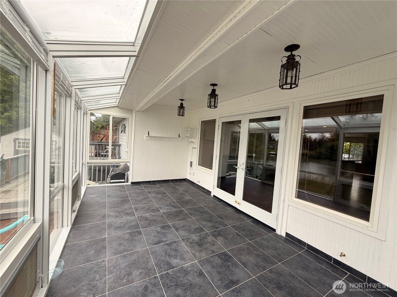 137 Canal Drive NE