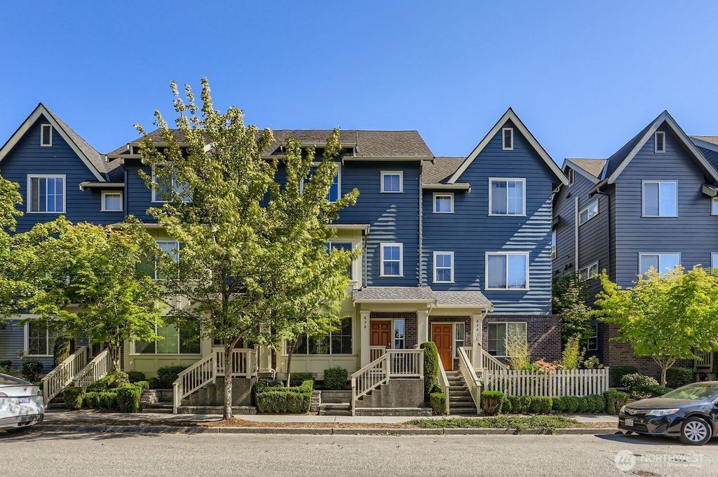 Photo of 838 4th Avenue NE, Issaquah, WA 98029 (MLS # 2433739)