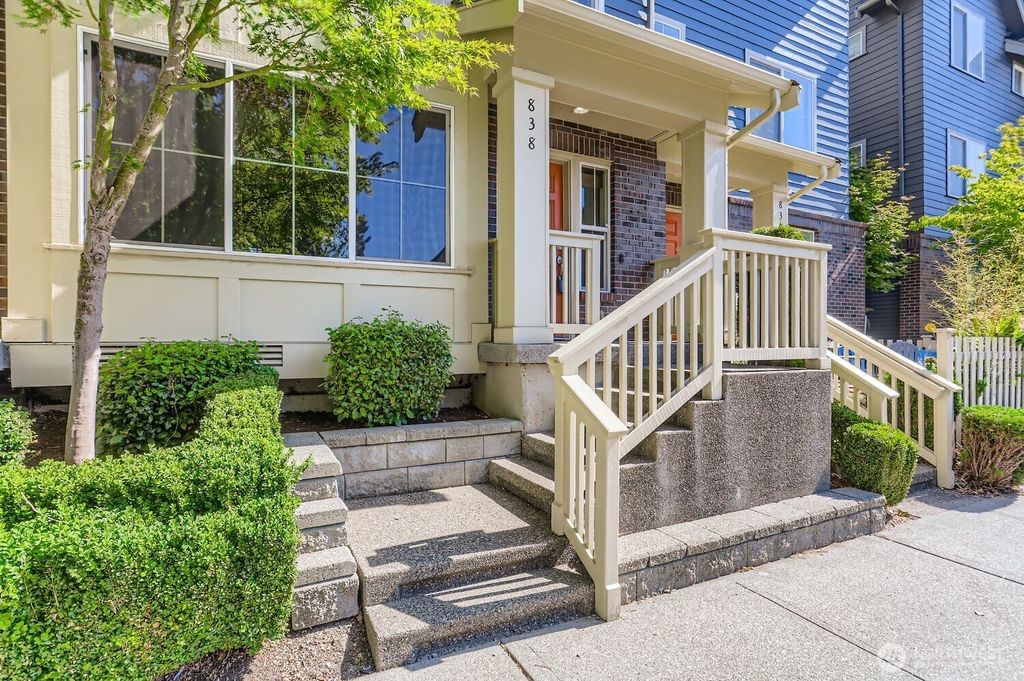 Photo of 838 4th Avenue NE, Issaquah, WA 98029 (MLS # 2433739)