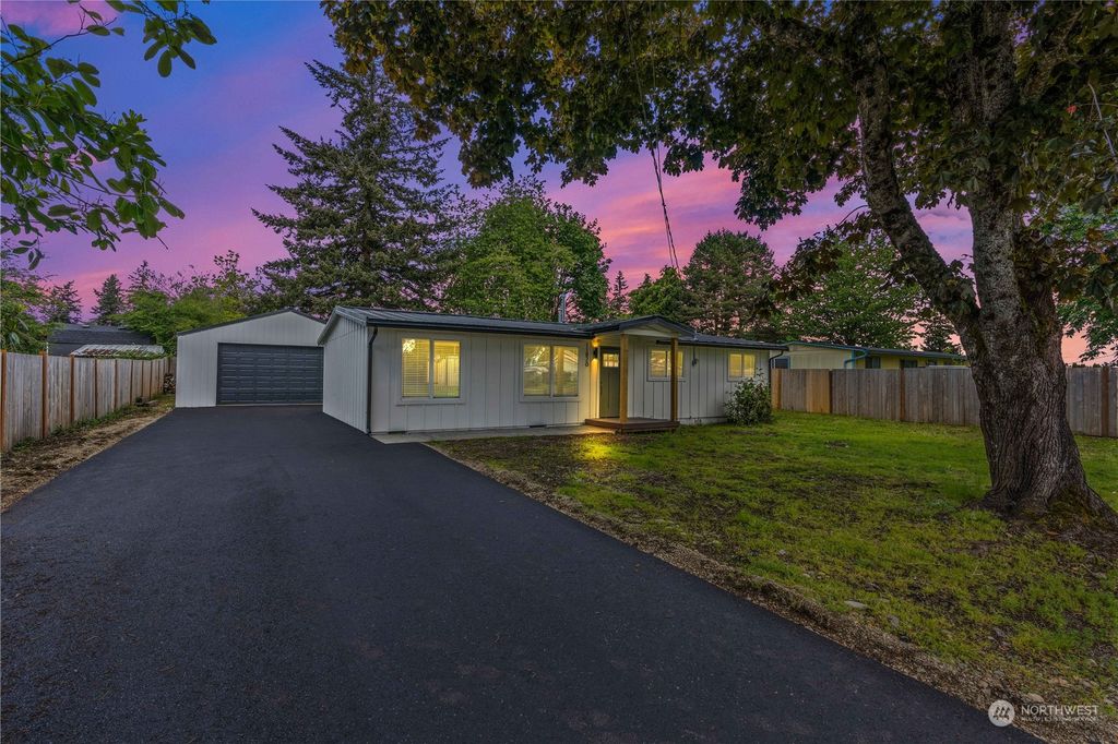 Photo of 11820 SE 275th Street, Kent, WA 98030 (MLS # 2245887)