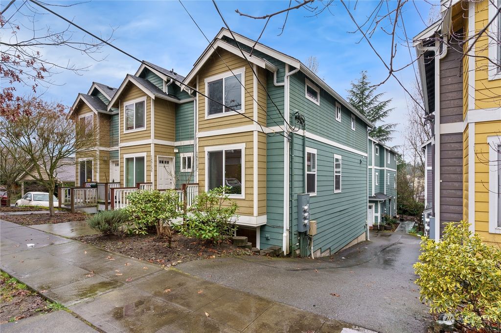Photo of 14015 35th Avenue NE #C, Seattle, WA 98125 (MLS # 2202883)