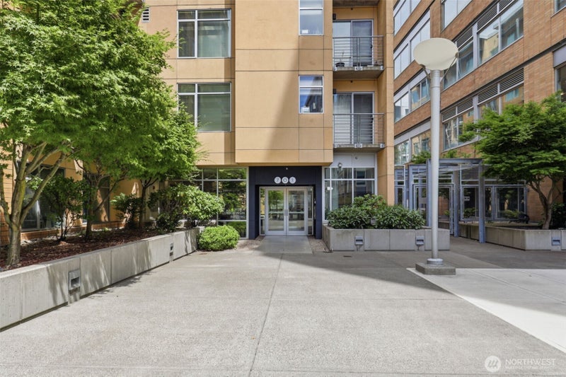 701 Columbia Street 612