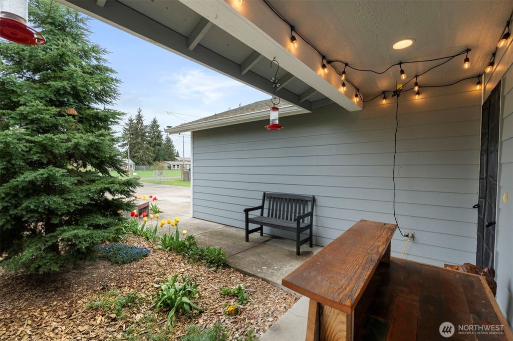 Photo of 305 E Oakview Avenue, Centralia, WA 98531 (MLS # 2512882)