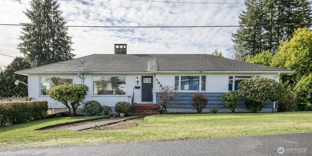 Photo of 1007 Riverview Drive, Aberdeen, WA 98520 (MLS # 2480826)