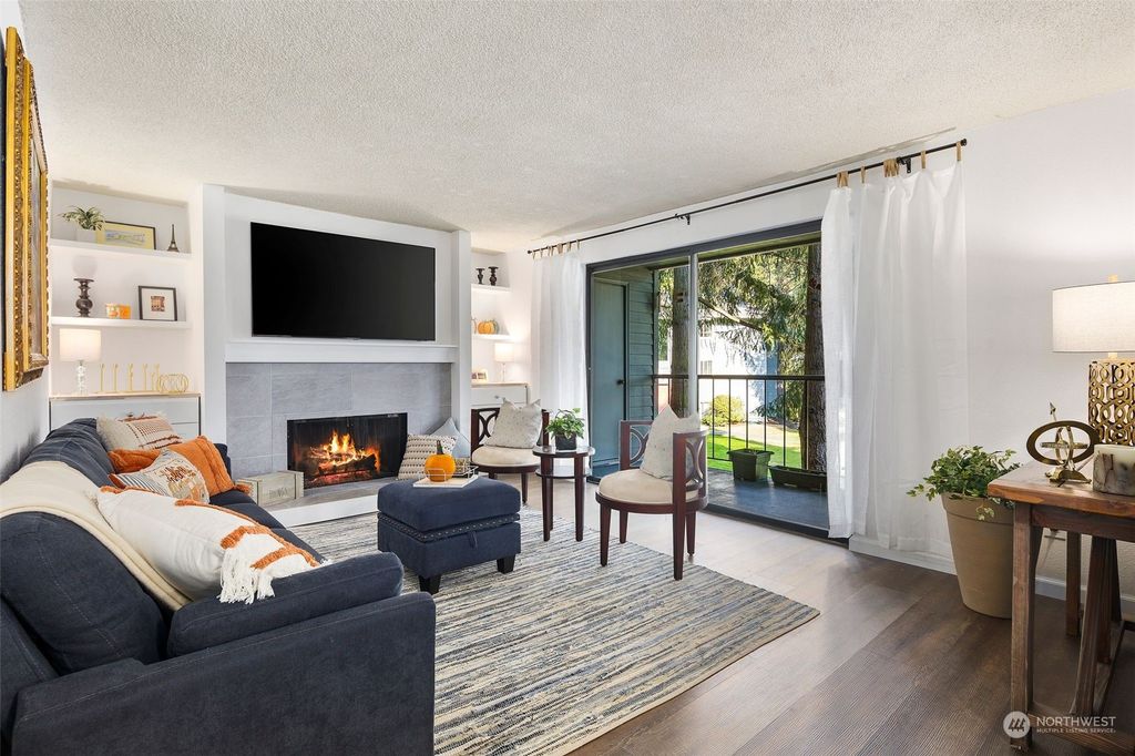 Photo of 4635 W Lake Sammamish Parkway SE #G203, Issaquah, WA 98027 (MLS # 2002270)