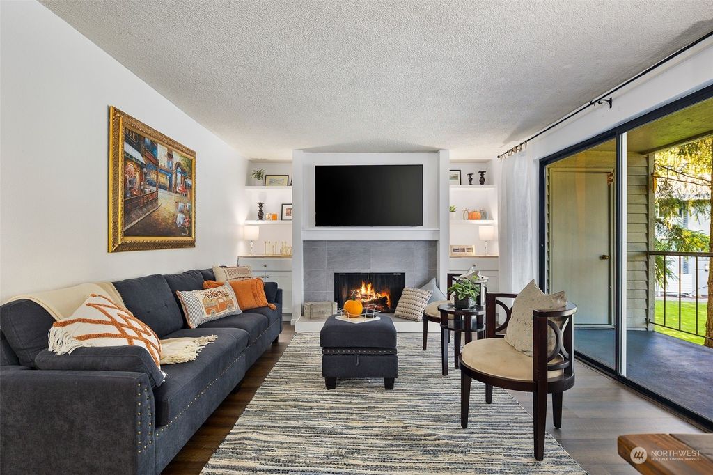 Photo of 4635 W Lake Sammamish Parkway SE #G203, Issaquah, WA 98027 (MLS # 2002270)
