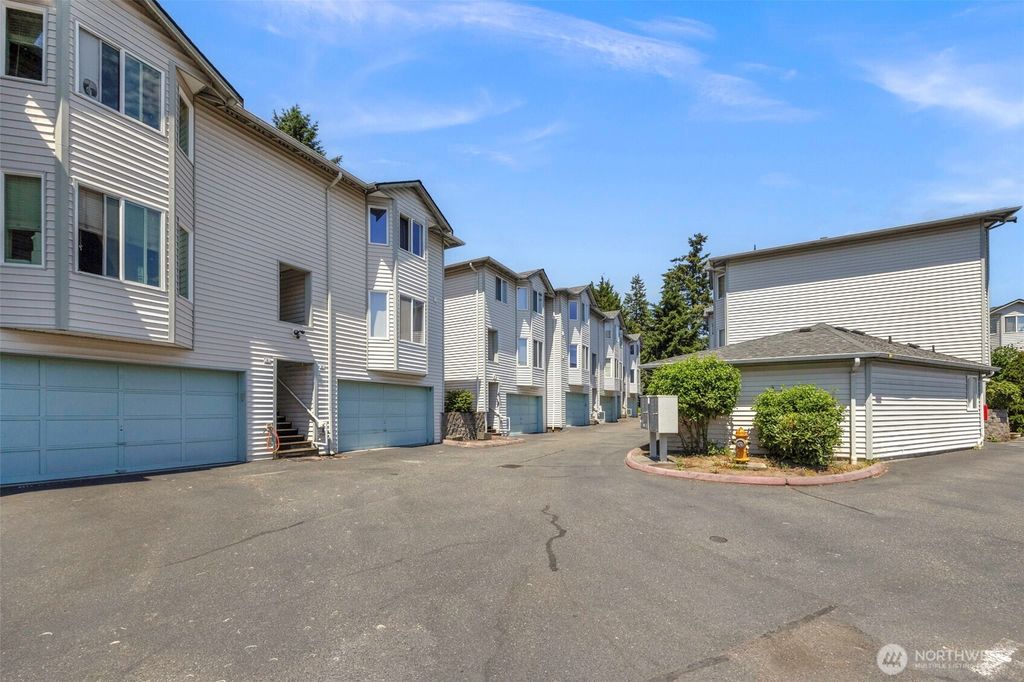 Photo of 10 E Casino Road #4, Everett, WA 98208 (MLS # 2543591)