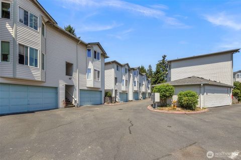 Photo of 10 E Casino Road #4, Everett, WA 98208 (MLS # 2543591)