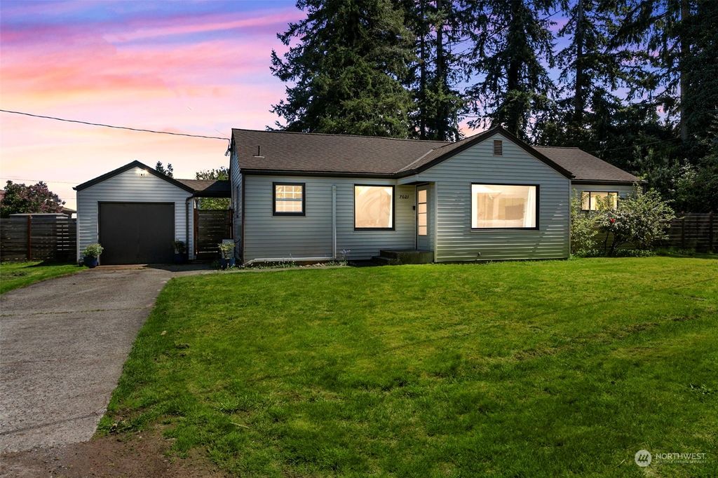 Photo of 7021 Berkshire Drive, Everett, WA 98203 (MLS # 2066122)