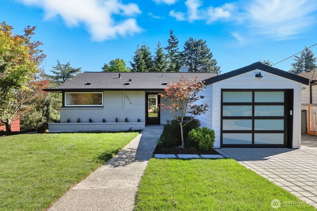 Photo of 9514 44th Avenue NE, Seattle, WA 98115 (MLS # 2435362)