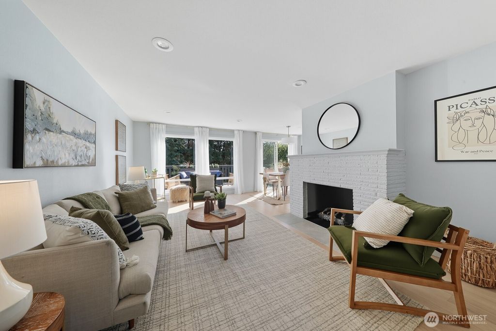 Photo of 9514 44th Avenue NE, Seattle, WA 98115 (MLS # 2435362)