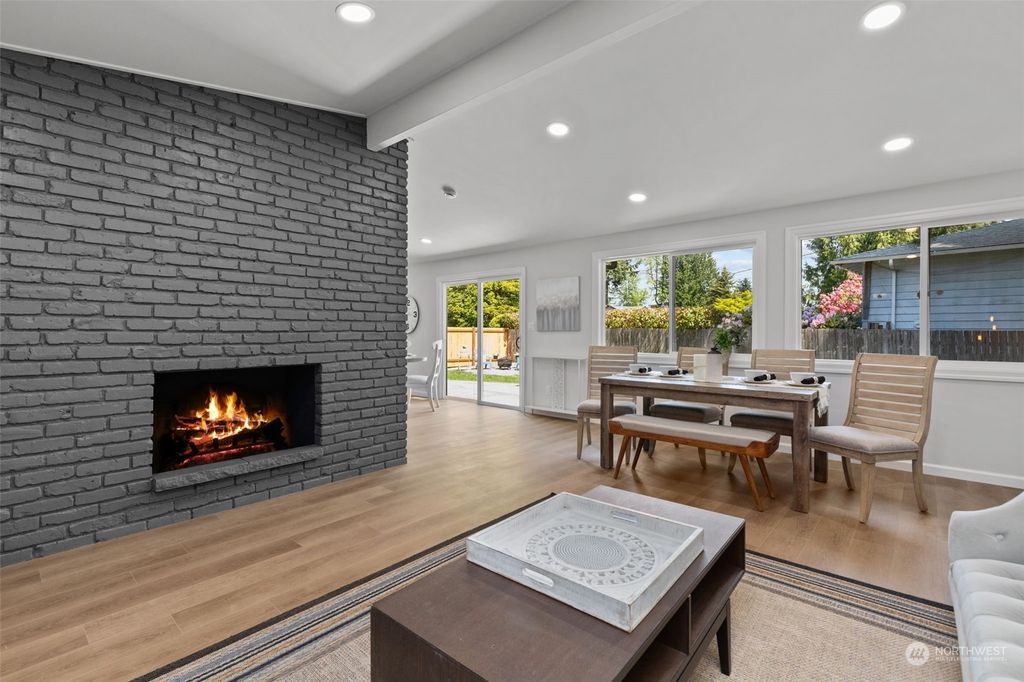 Photo of 318 164th Avenue NE, Bellevue, WA 98008 (MLS # 2238873)