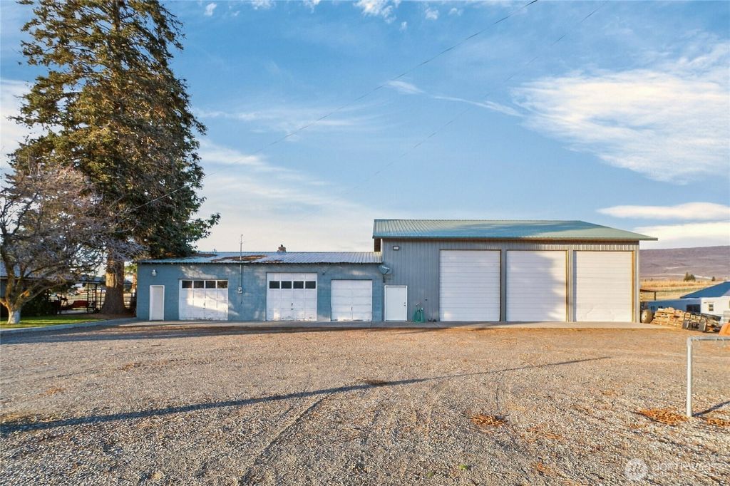 Photo of 2775 4th Street SE, East Wenatchee, WA 98802 (MLS # 2506238)