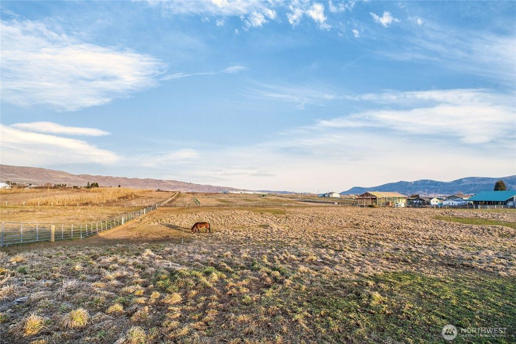 Photo of 2775 4th Street SE, East Wenatchee, WA 98802 (MLS # 2506238)