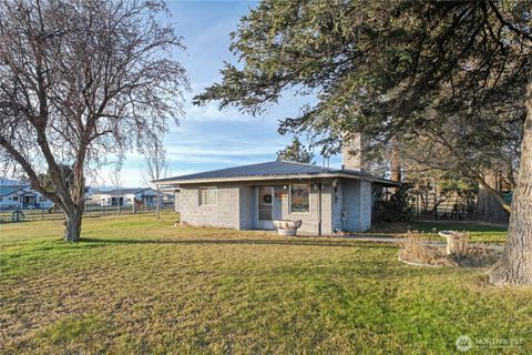 Photo of 2775 4th Street SE, East Wenatchee, WA 98802 (MLS # 2506238)
