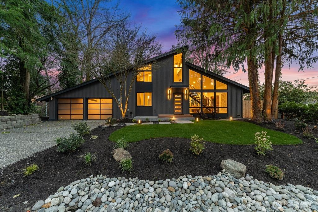 Photo of 15505 62nd Place NE, Kenmore, WA 98028 (MLS # 2485642)