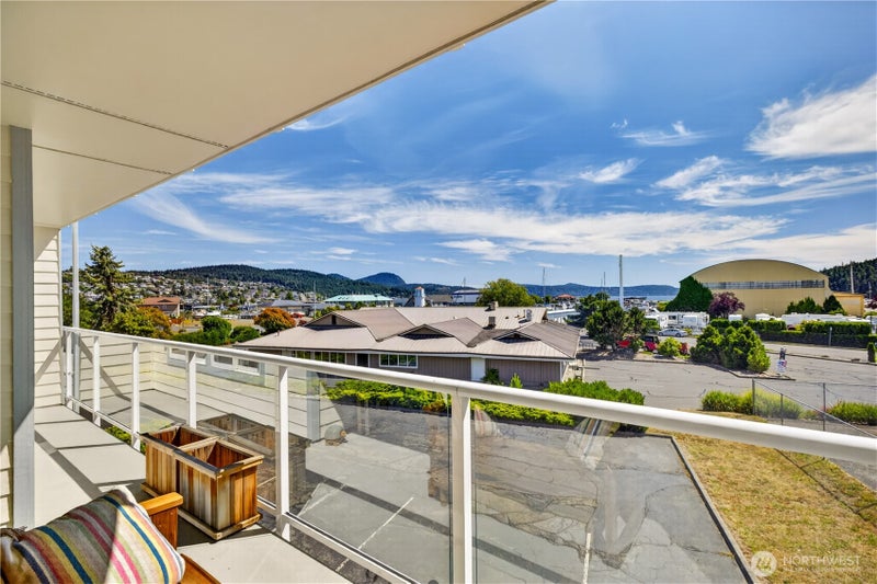 1800 Skyline Way 206