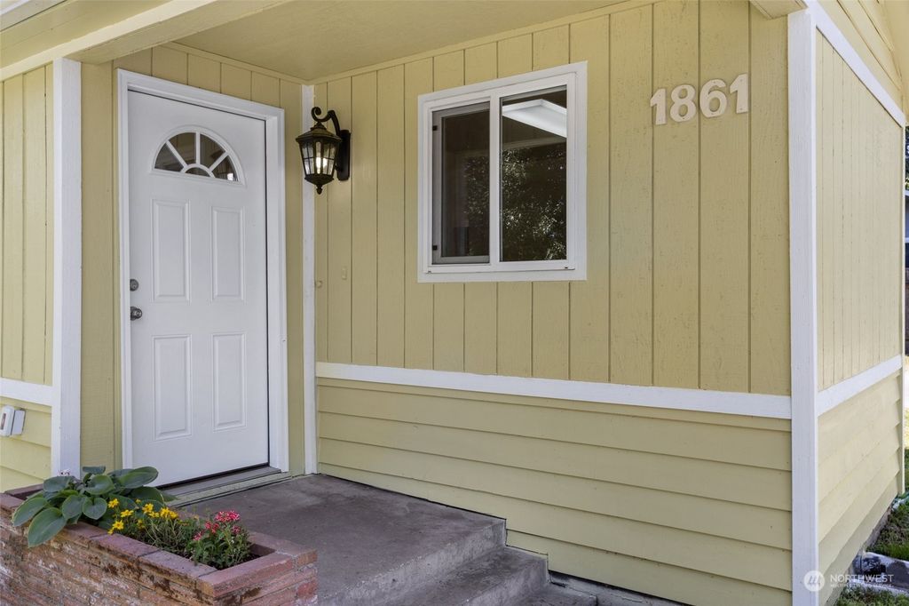 Photo of 1861 S 124th Street, Burien, WA 98168 (MLS # 2264426)