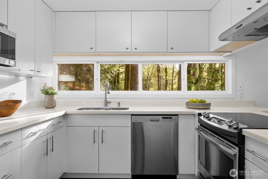 Photo of 4241 155th Place SE #4-4, Bellevue, WA 98006 (MLS # 2515519)
