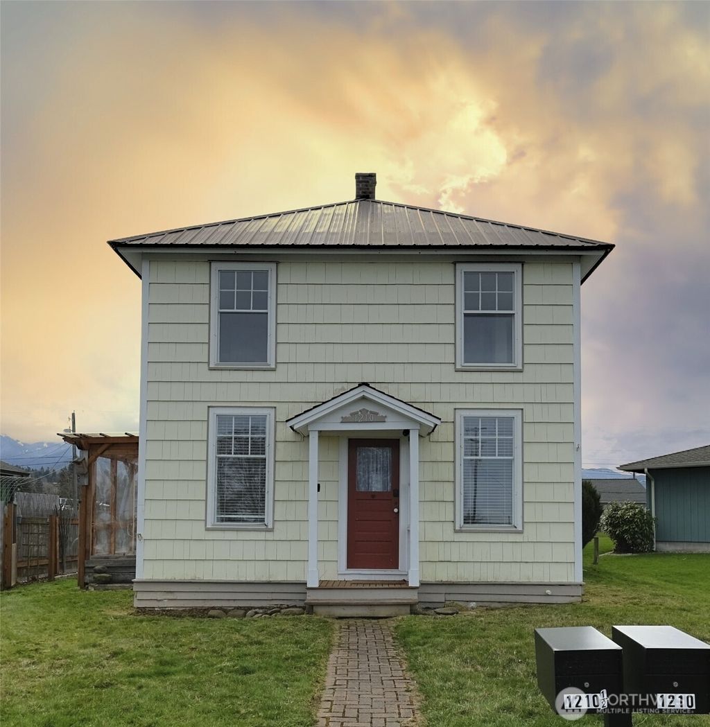 Photo of 1210 Water Street, Port Angeles, WA 98362 (MLS # 2465934)