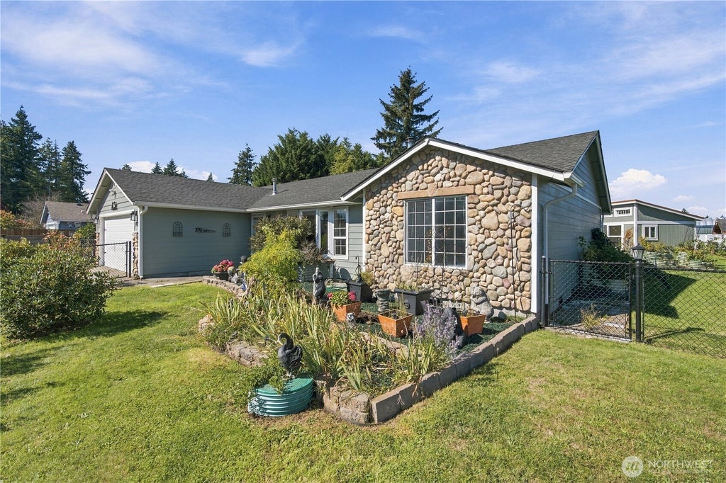 Photo of 5922 184th Lane SW, Rochester, WA 98579 (MLS # 2589270)