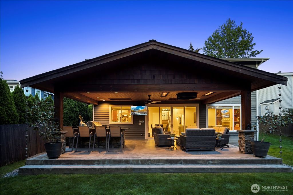 Photo of 709 7th Street S, Kirkland, WA 98033 (MLS # 2396199)