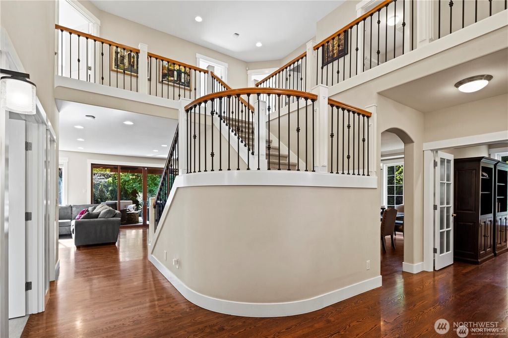 Photo of 709 7th Street S, Kirkland, WA 98033 (MLS # 2396199)