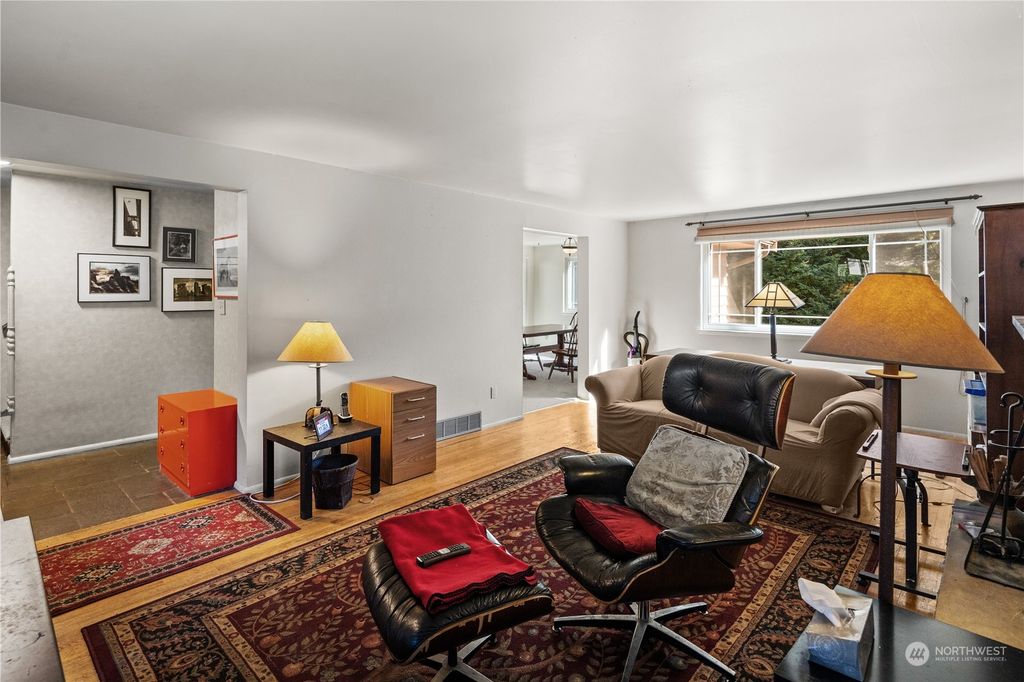 Photo of 6202 122nd Avenue SE, Bellevue, WA 98006 (MLS # 2285712)