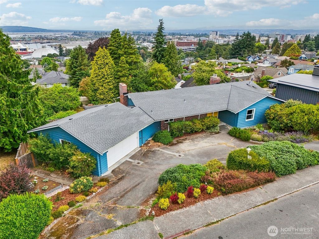 Photo of 715 35th Street, Everett, WA 98201 (MLS # 2435941)