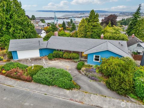 Photo of 715 35th Street, Everett, WA 98201 (MLS # 2435941)