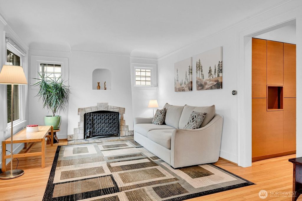 Photo of 4738 35th Avenue NE, Seattle, WA 98105 (MLS # 2483285)