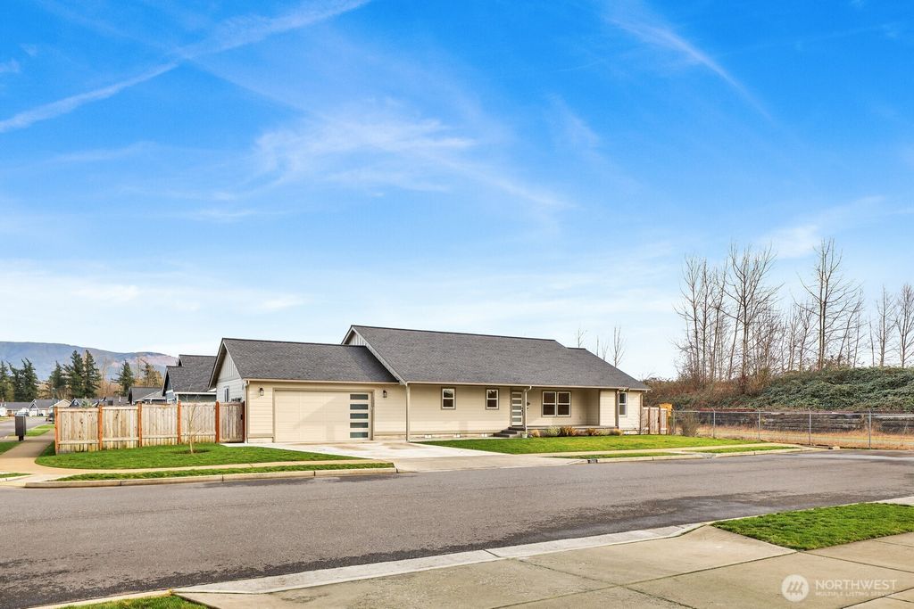 Photo of 1302 Night Hawk Way, Everson, WA 98247 (MLS # 2477112)