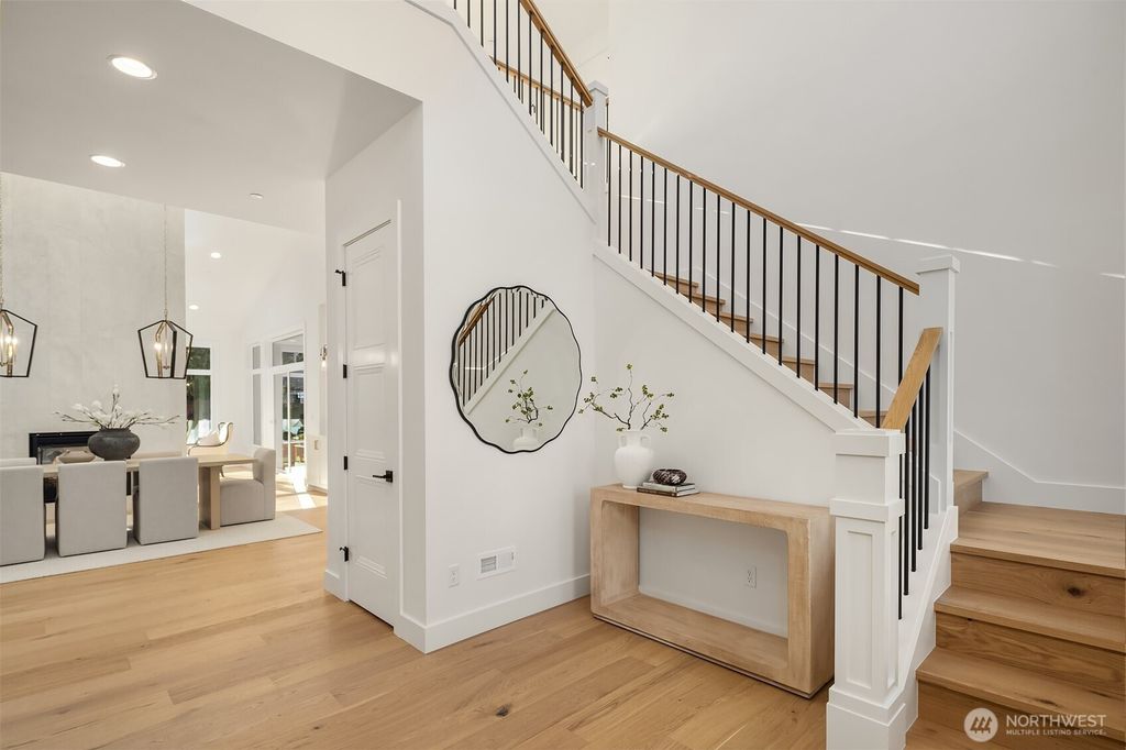 Photo of 12929 NE 112th Street, Kirkland, WA 98033 (MLS # 2446987)