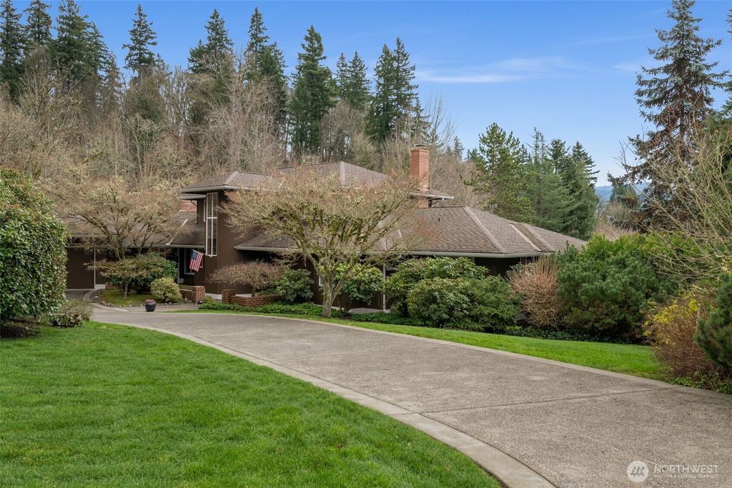 Photo of 4116 205th Avenue SE, Sammamish, WA 98075 (MLS # 2515861)