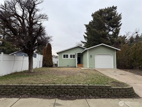 Photo of 313 W 11th Avenue, Ellensburg, WA 98926 (MLS # 2482816)