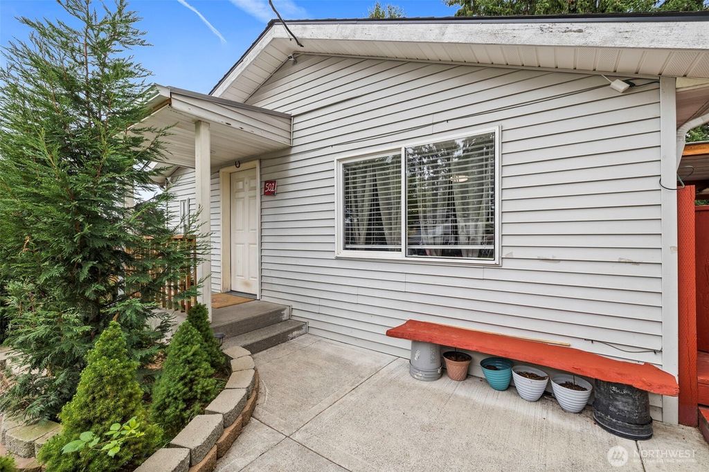 Photo of 501 26th Street SE, Auburn, WA 98002 (MLS # 2414457)