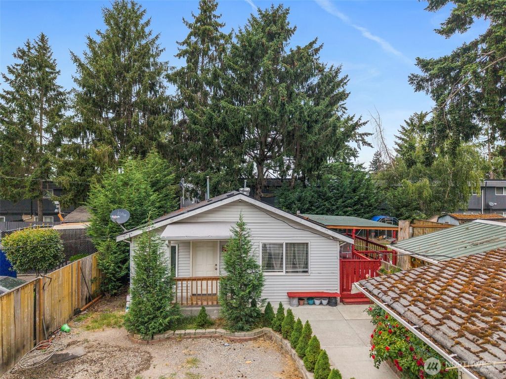 Photo of 501 26th Street SE, Auburn, WA 98002 (MLS # 2414457)