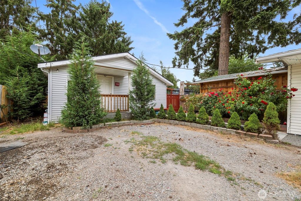 Photo of 501 26th Street SE, Auburn, WA 98002 (MLS # 2414457)