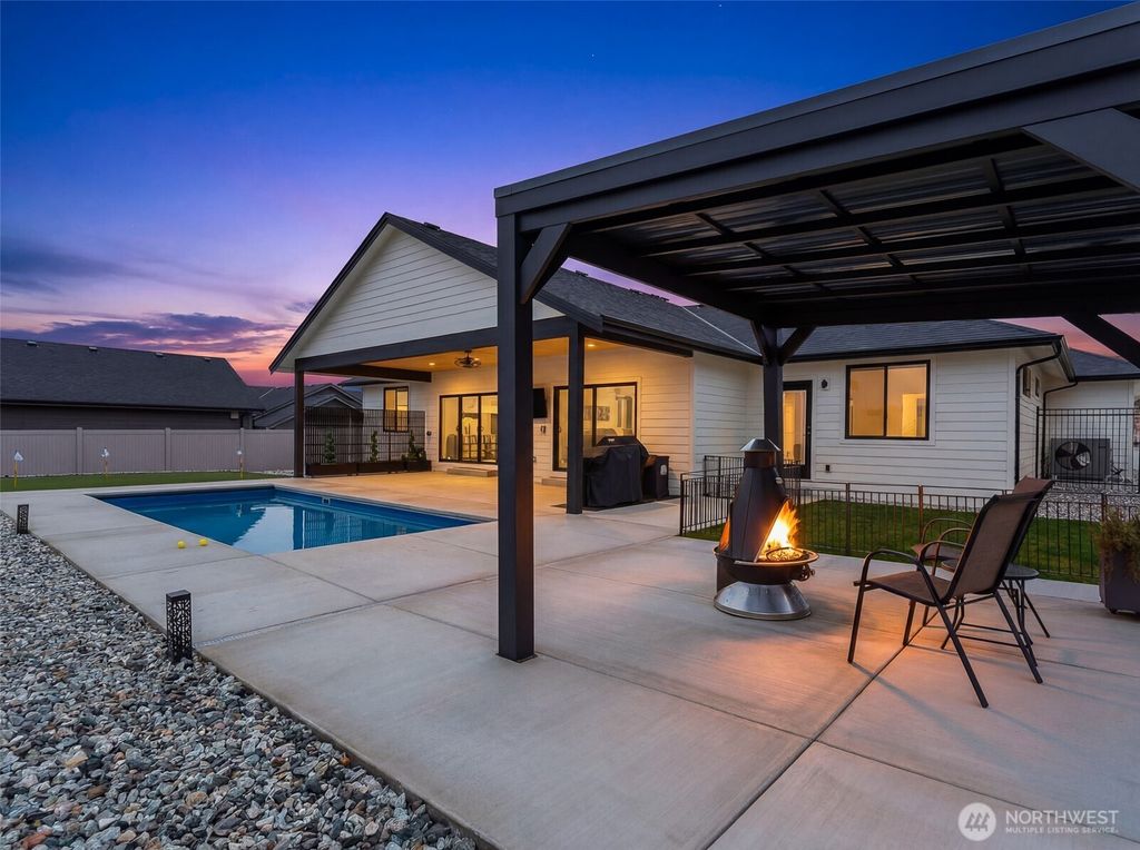 Photo of 633 S Monte Verde Drive, East Wenatchee, WA 98802 (MLS # 2478262)