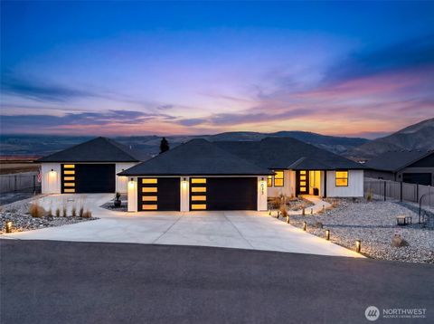 Photo of 633 S Monte Verde Drive, East Wenatchee, WA 98802 (MLS # 2478262)