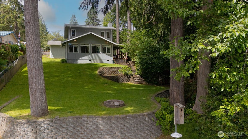 390 E Lakeshore Drive W