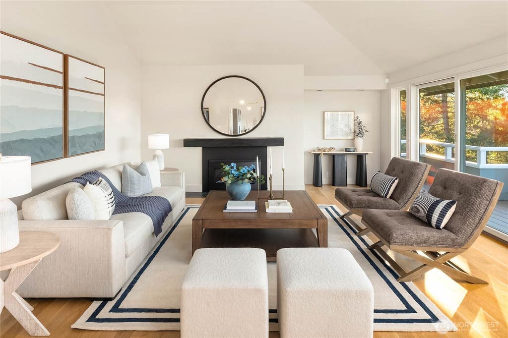Photo of 7580 SE 71st Street, Mercer Island, WA 98040 (MLS # 2566544)
