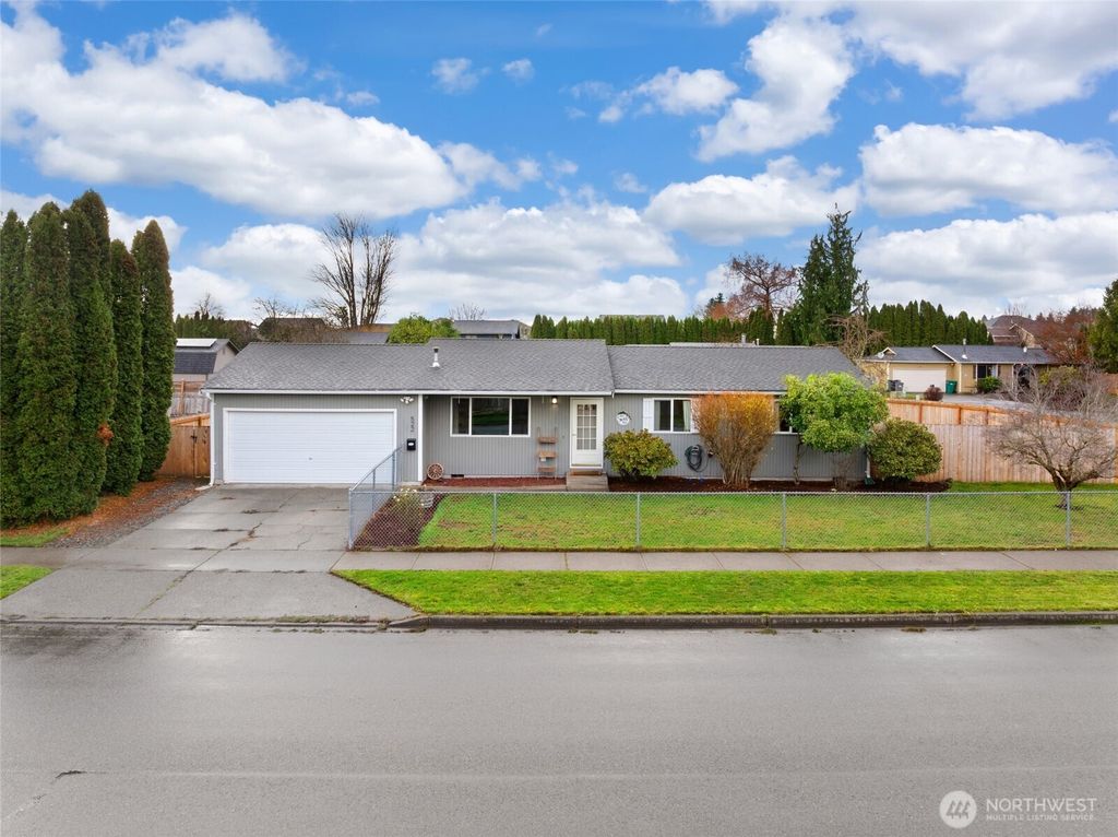 Photo of 522 Harmony Lane, Enumclaw, WA 98022 (MLS # 2458709)