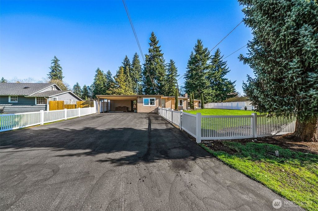 Photo of 2406 10th Avenue, Milton, WA 98354 (MLS # 2470183)