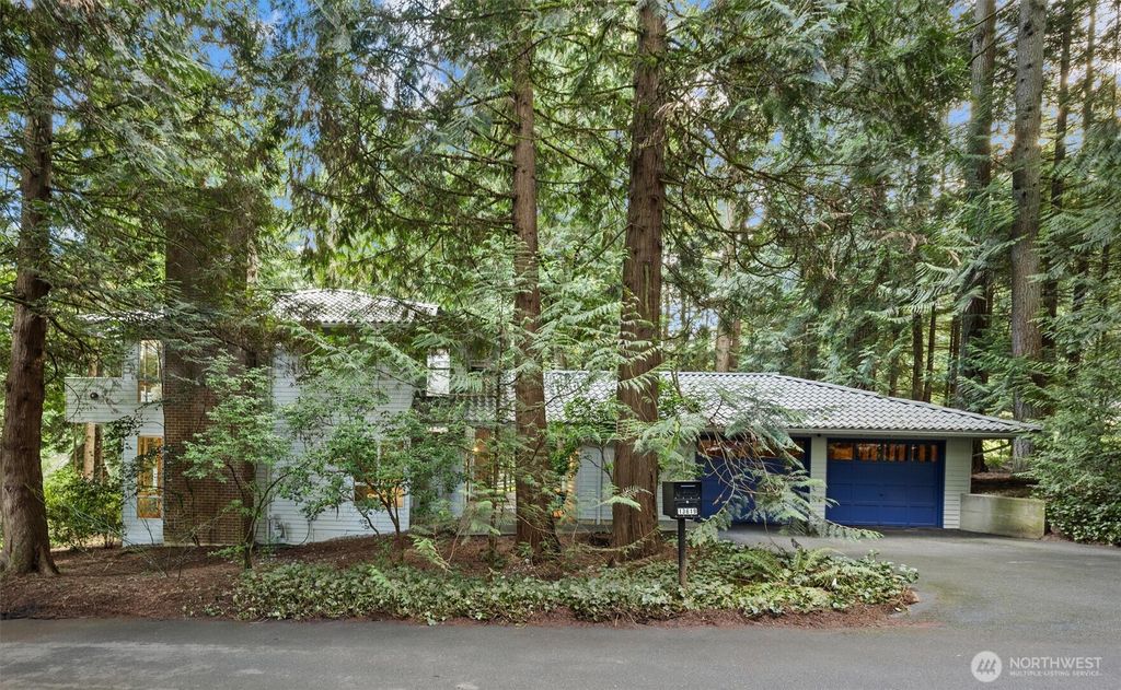 Photo of 13619 NE 28th Street, Bellevue, WA 98005 (MLS # 2529887)